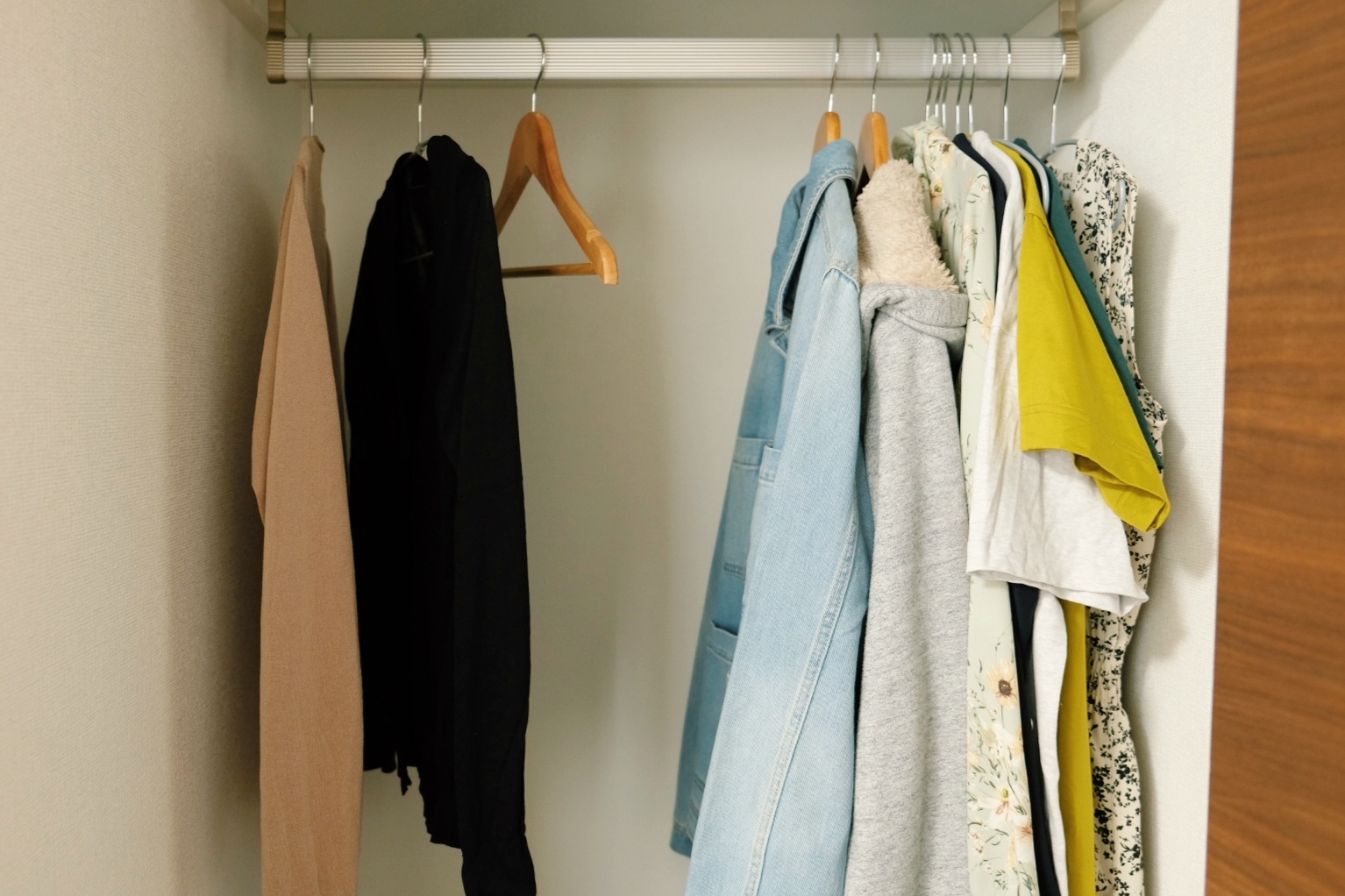 ８年で３回引越した末溜まった服を本気で断捨離 ともこじゃーなる